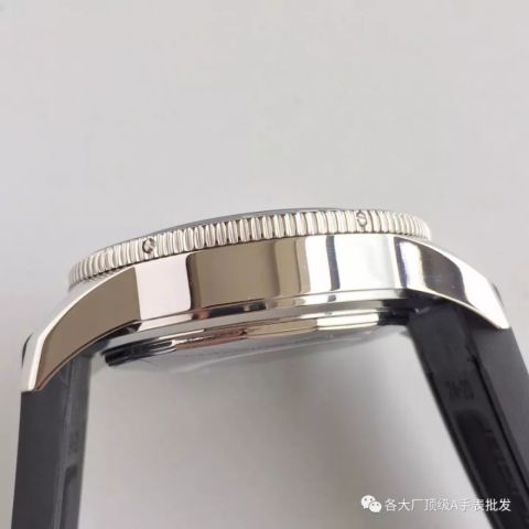 高仿百年靈機械表市場探秘 工廠批發的背后與消費警示
